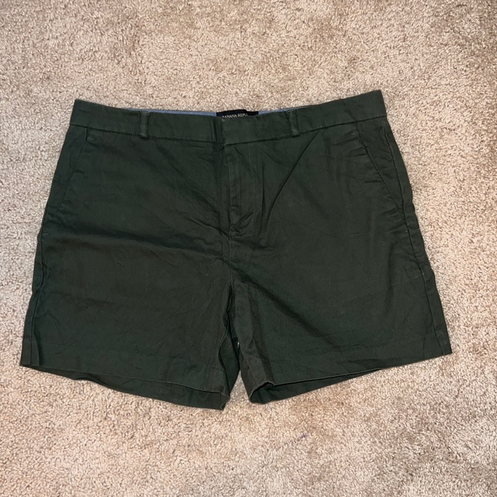 NWOT Banana Republic shorts olive green size 6